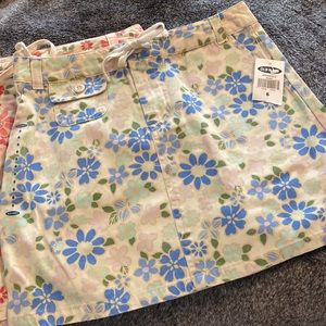 Little girls size 6 flowered 🌺 🌸 skirt